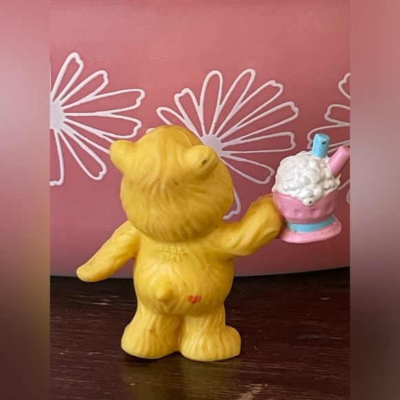 SOLD Vintage 1984 Love a Lot Birthday Care Bear Figurine - Picture 3 of 4